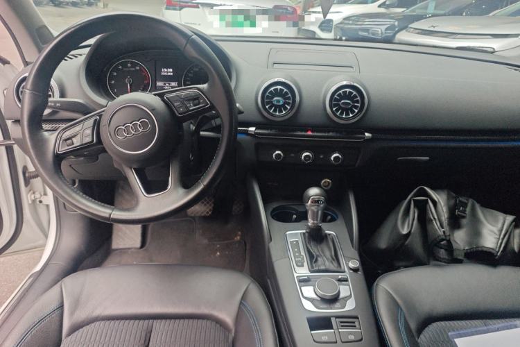 Used Audi A3 2020 Limousine 35 TFSI Fashion Edition China VI Emission Standard Center Console