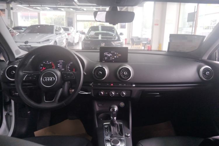 Used Audi A3 2020 Sportback 35 TFSI Fashion Edition China VI Emission Standard Center Console