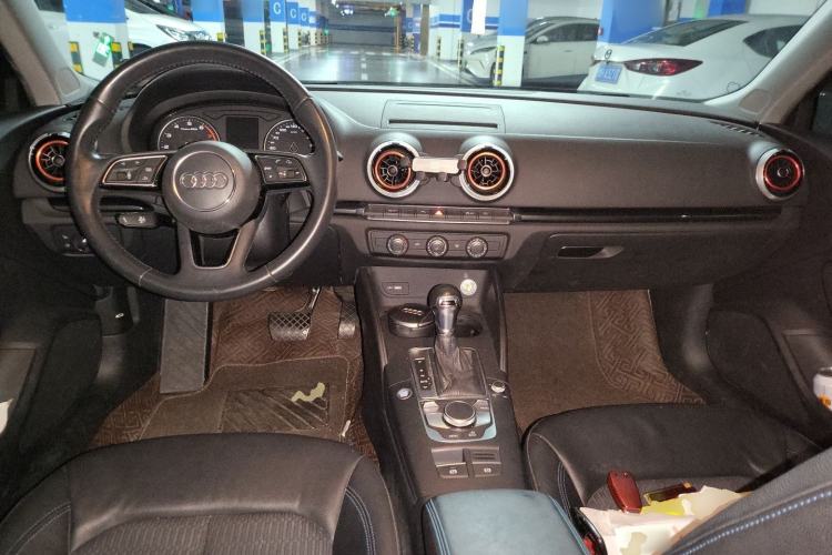 Used Audi A3 2020 Sportback 35 TFSI Fashion Edition China VI Emission Standard Center Console