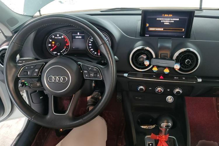 Used Audi A3 2020 Sportback 35 TFSI Fashion Edition China VI Emission Standard Center Console