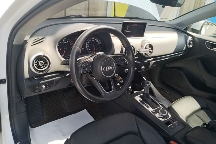 Used Audi A3 2020 Limousine 35 TFSI Fashion Edition China VI Emission Standard Center Console
