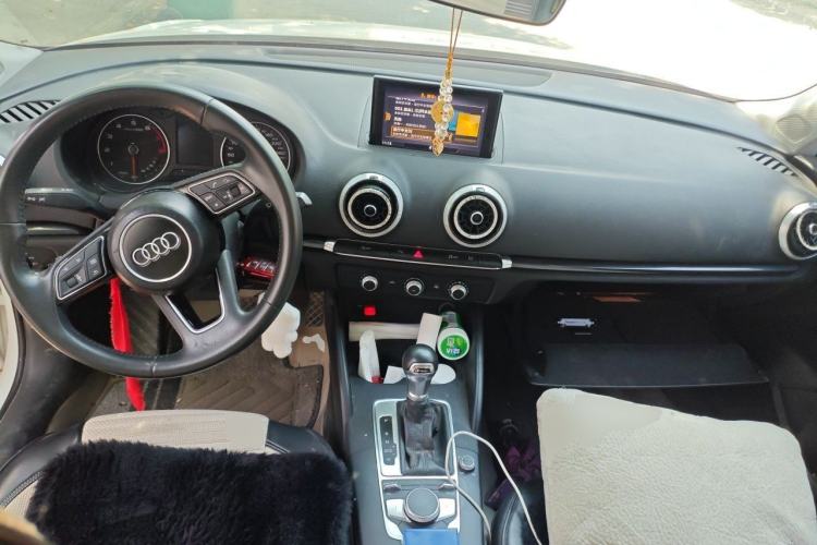 Used Audi A3 2020 Sportback 35 TFSI Fashion Edition China VI Emission Standard Center Console