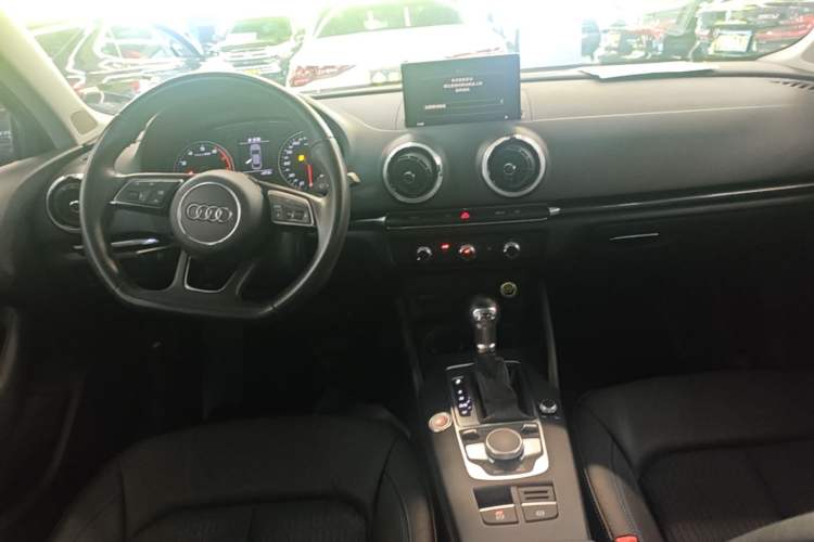 Used Audi A3 2020 Limousine 35 TFSI Fashion Edition China VI Emission Standard Center Console