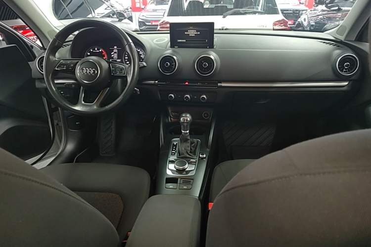 Used Audi A3 2020 Restyled Sportback 35 TFSI Entry-Level China VI Emission Standard Center Console