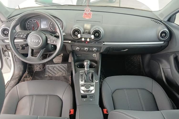 Used Audi A3 2020 Limousine 35 TFSI Ambition China VI Center Console
