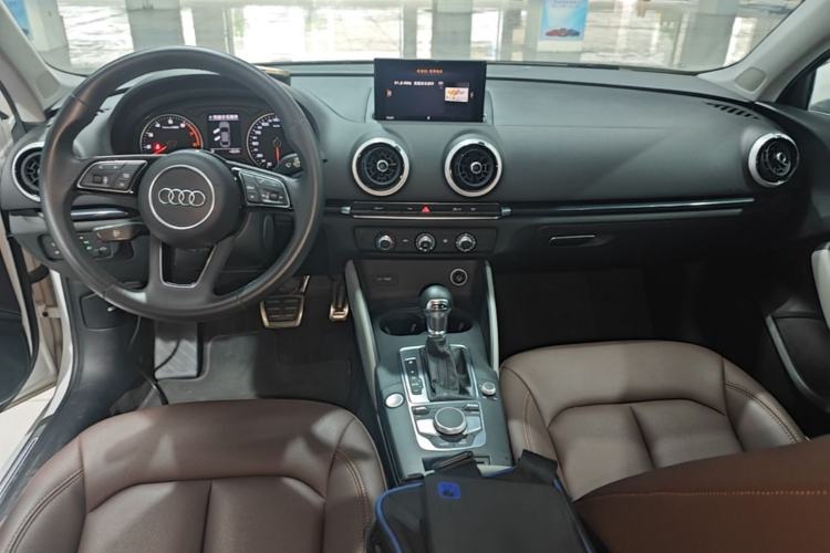 Used Audi A3 2020 Limousine 35 TFSI Fashion Edition China VI Emission Standard Center Console