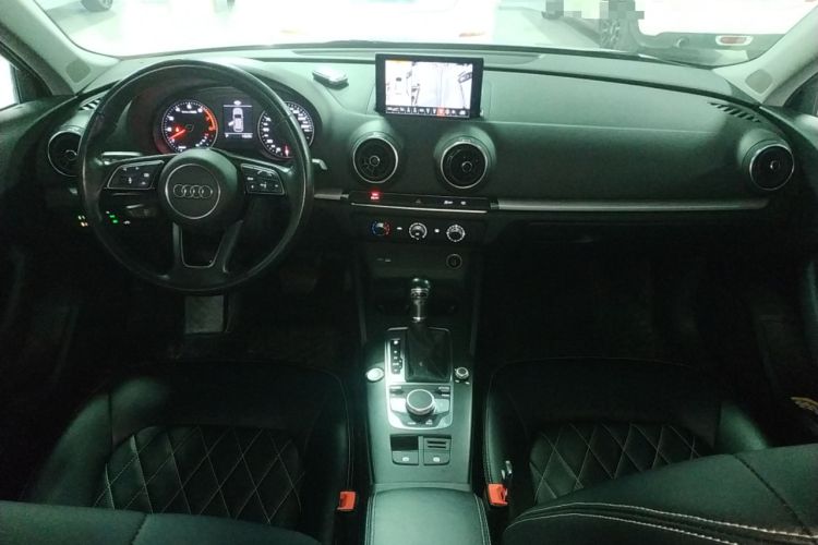 Used Audi A3 2020 Restyled Sportback 35 TFSI Entry-Level China VI Emission Standard Center Console