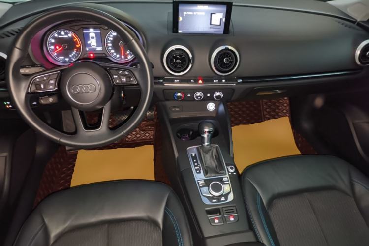 Used Audi A3 2020 Sportback 35 TFSI Fashion Edition China VI Emission Standard Center Console