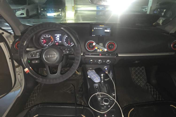Used Audi A3 2020 Limousine 35 TFSI Ambition China VI Center Console