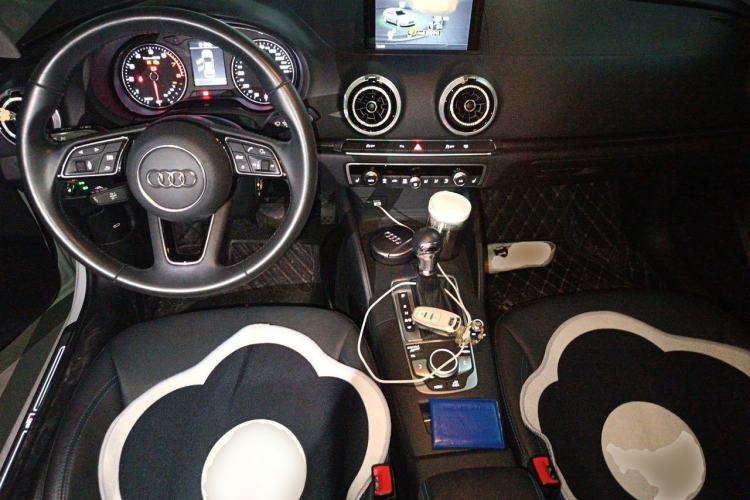 Used Audi A3 2020 Sportback 35 TFSI Fashion Edition China VI Emission Standard Center Console