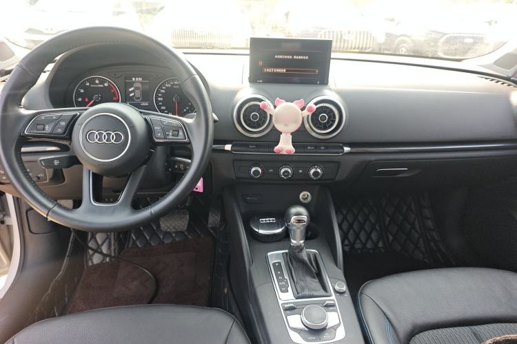 Used Audi A3 2020 Limousine 35 TFSI Fashion Edition China VI Emission Standard Center Console