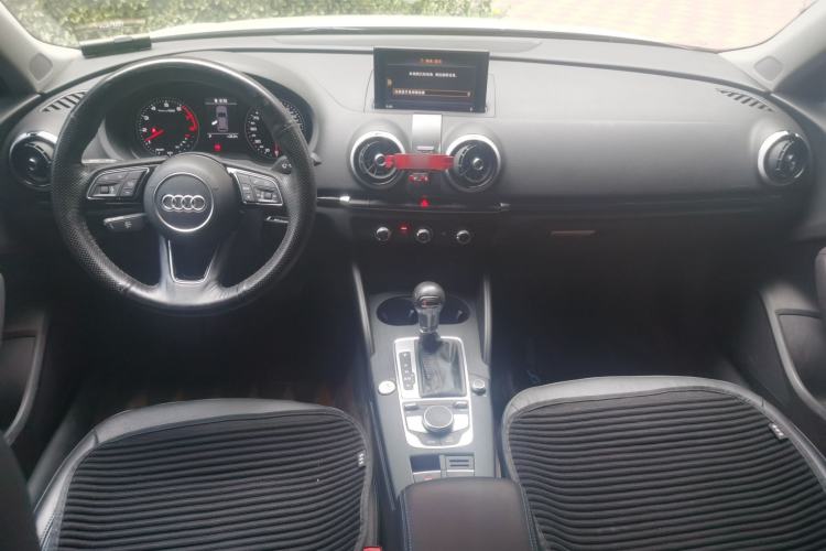 Used Audi A3 2020 Sportback 35 TFSI Fashion Edition China VI Emission Standard Center Console
