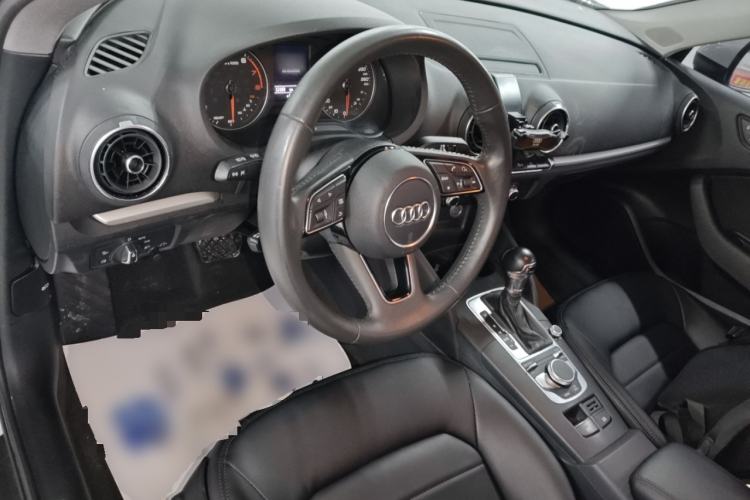 Used Audi A3 2020 Restyled Sportback 35 TFSI Entry-Level China VI Emission Standard Center Console