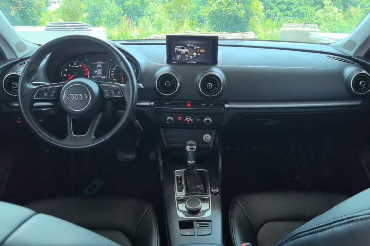 Used Audi A3 2020 Restyled Sportback 35 TFSI Entry-Level China VI Emission Standard Center Console