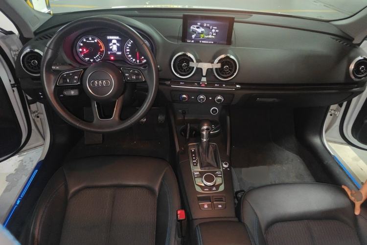 Used Audi A3 2020 Sportback 35 TFSI Fashion Edition China VI Emission Standard Center Console
