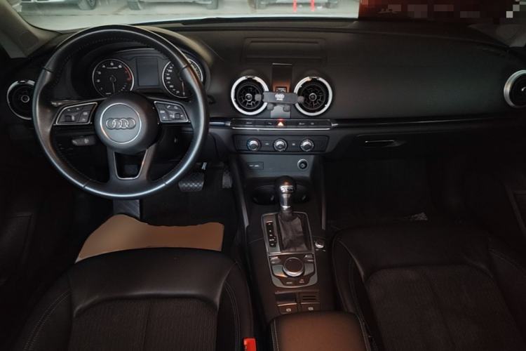 Used Audi A3 2020 Limousine 35 TFSI Fashion Edition China VI Emission Standard Center Console