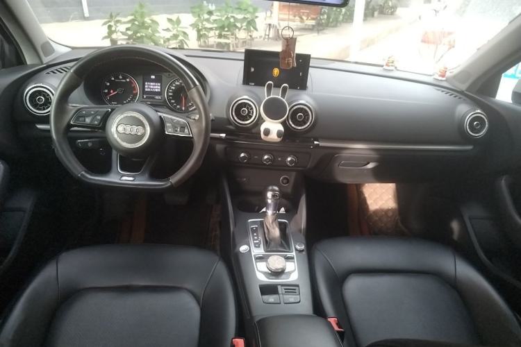 Used Audi A3 2020 Limousine 35 TFSI Ambition China VI Center Console