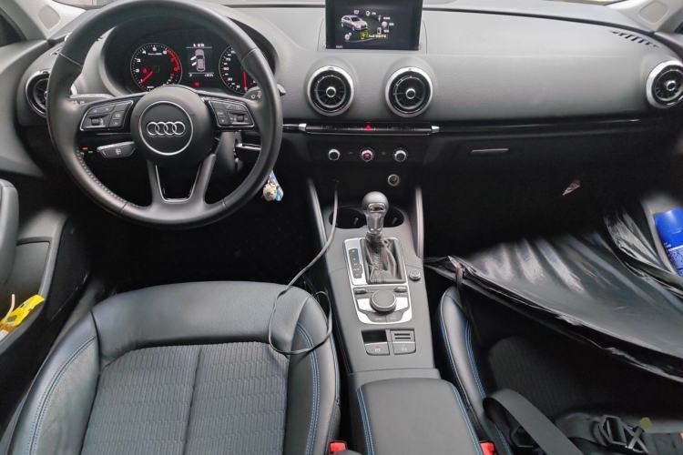 Used Audi A3 2020 Sportback 35 TFSI Fashion Edition China VI Emission Standard Center Console