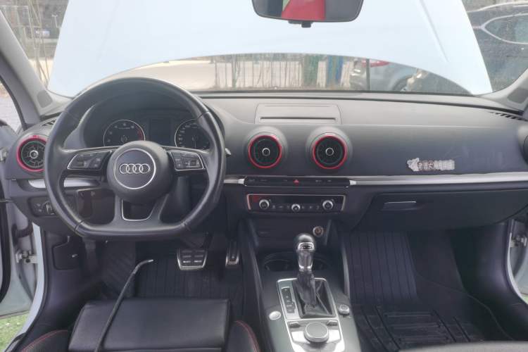 Used Audi A3 2020 Limousine 35 TFSI Sporty Version China VI Center Console