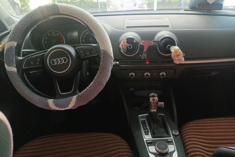 Used Audi A3 2020 Restyled Sportback 35 TFSI Entry-Level China VI Emission Standard Center Console