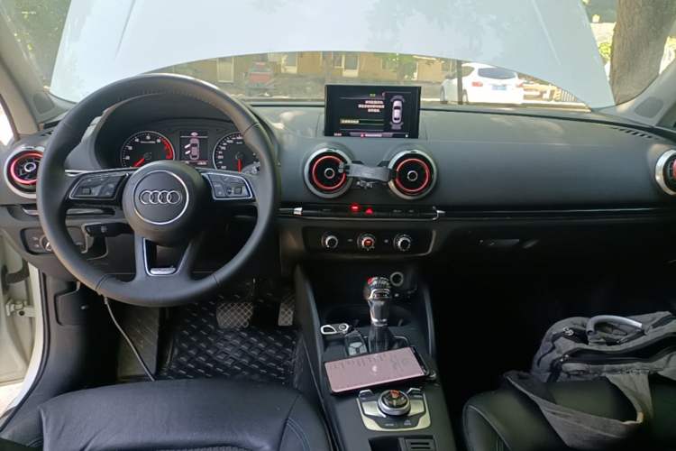 Used Audi A3 2020 Limousine 35 TFSI Fashion Edition China VI Emission Standard Center Console
