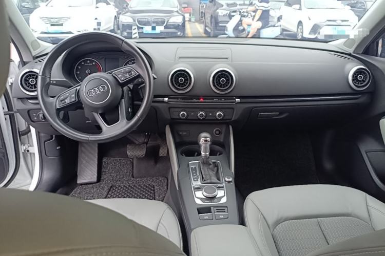 Used Audi A3 2020 Sportback 35 TFSI Fashion Edition China VI Emission Standard Center Console