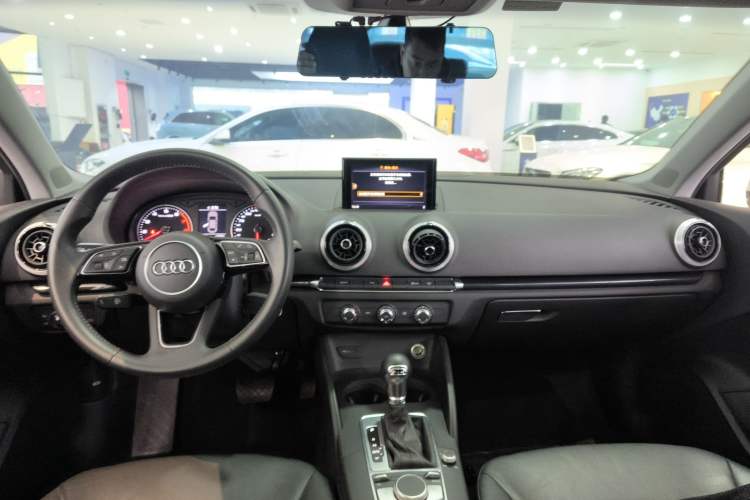 Used Audi A3 2020 Limousine 35 TFSI Fashion Edition China VI Emission Standard Center Console