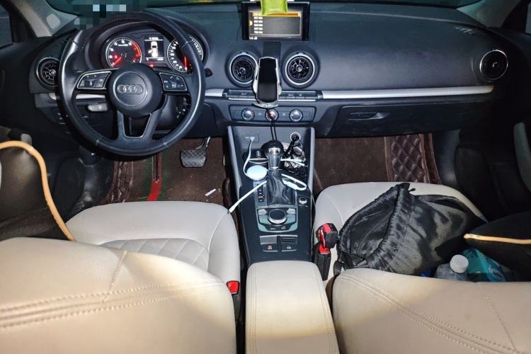 Used Audi A3 2020 Restyled Sportback 35 TFSI Entry-Level China VI Emission Standard Center Console