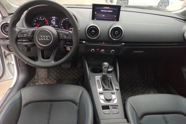 Used Audi A3 2020 Sportback 35 TFSI Fashion Edition China VI Emission Standard Center Console