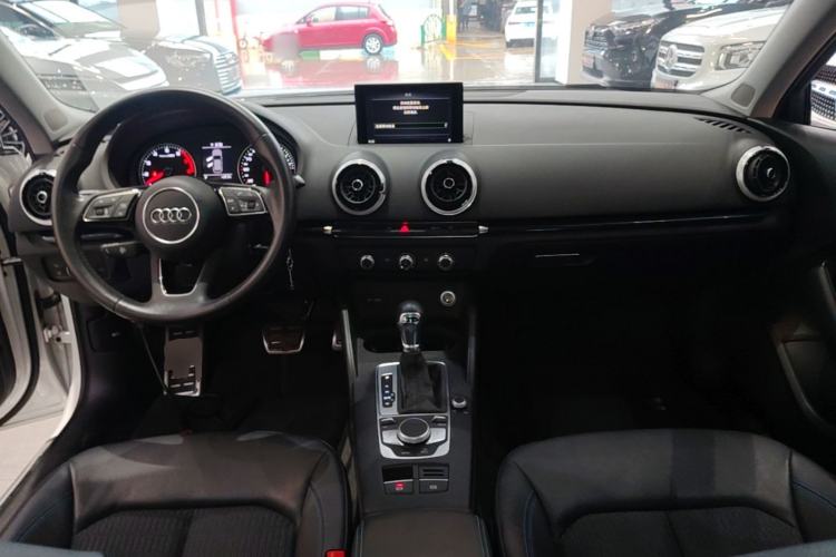 Used Audi A3 2020 Sportback 35 TFSI Fashion Edition China VI Emission Standard Center Console