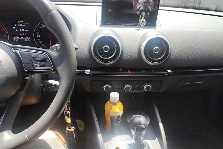 Used Audi A3 2020 Sportback 35 TFSI Fashion Edition China VI Emission Standard Center Console