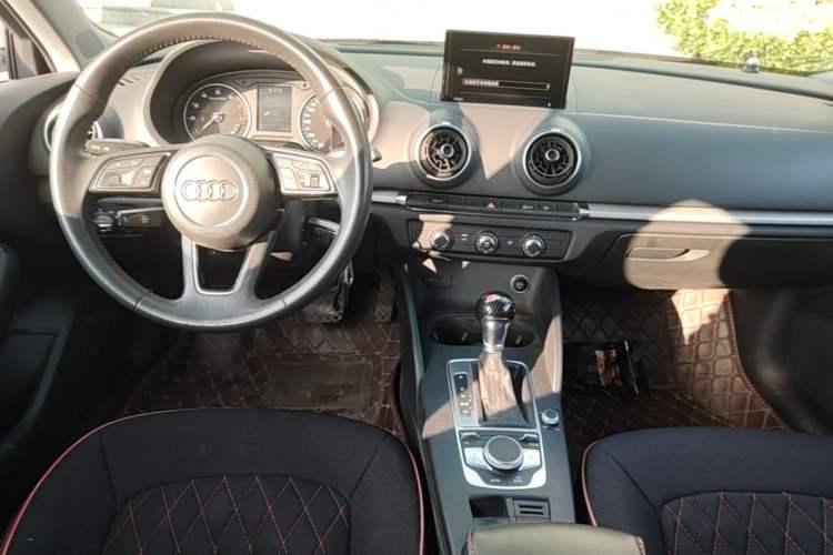 Used Audi A3 2020 Restyled Sportback 35 TFSI Entry-Level China VI Emission Standard Center Console