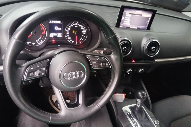 Used Audi A3 2020 Limousine 35 TFSI Ambition China VI Center Console