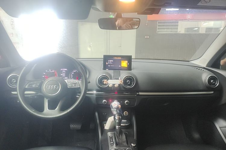 Used Audi A3 2020 Restyled Sportback 35 TFSI Entry-Level China VI Emission Standard Center Console