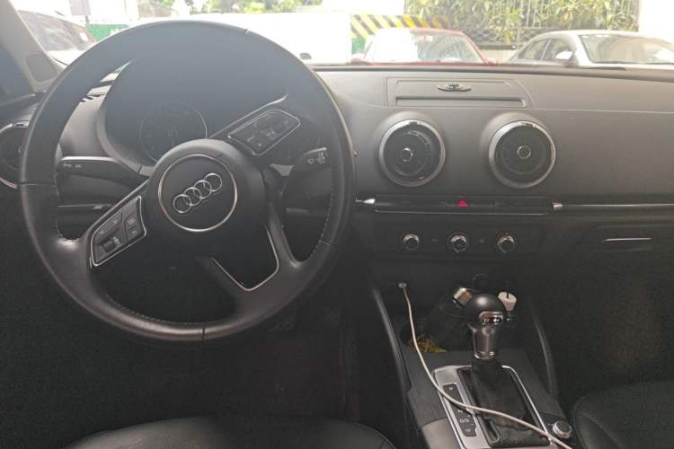 Used Audi A3 2020 Sportback 35 TFSI Fashion Edition China VI Emission Standard Center Console