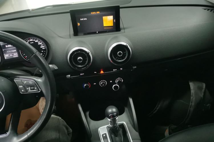 Used Audi A3 2020 Sportback 35 TFSI Fashion Edition China VI Emission Standard Center Console