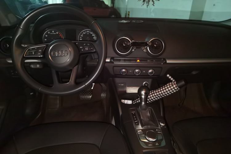 Used Audi A3 2020 Restyled Sportback 35 TFSI Entry-Level China VI Emission Standard Center Console