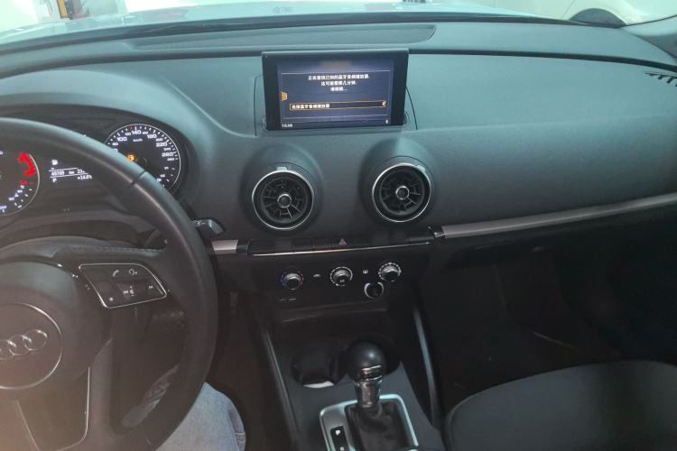 Used Audi A3 2020 Restyled Sportback 35 TFSI Entry-Level China VI Emission Standard Center Console