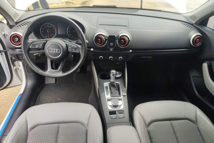 Used Audi A3 2020 Sportback 35 TFSI Fashion Edition China VI Emission Standard Center Console