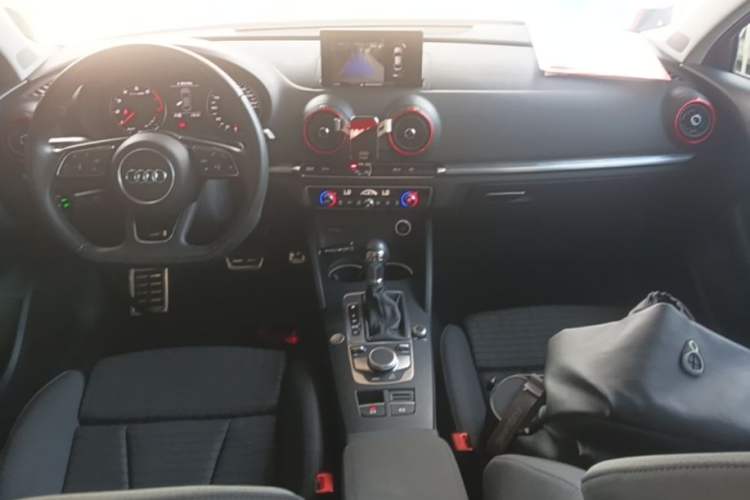 Used Audi A3 2020 Limousine 35 TFSI Sporty Version China VI Center Console
