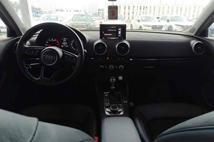 Used Audi A3 2020 Sportback 35 TFSI Fashion Edition China VI Emission Standard Center Console