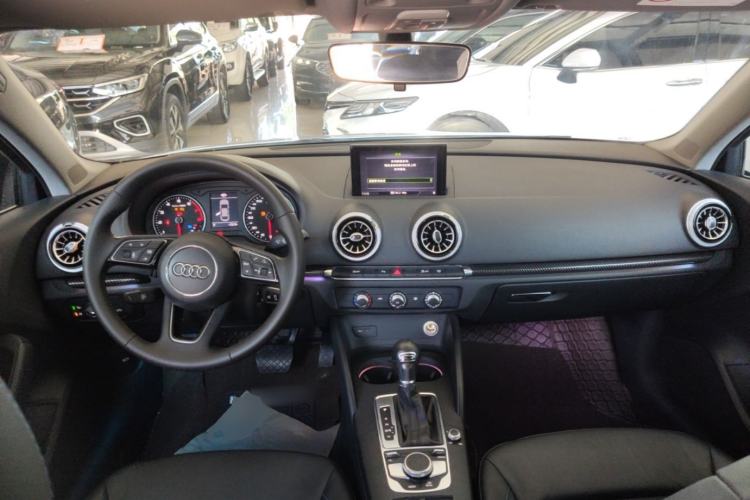 Used Audi A3 2020 Limousine 35 TFSI Fashion Edition China VI Emission Standard Center Console