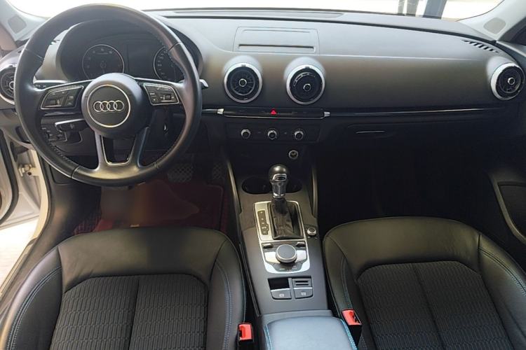 Used Audi A3 2020 Sportback 35 TFSI Fashion Edition China VI Emission Standard Center Console