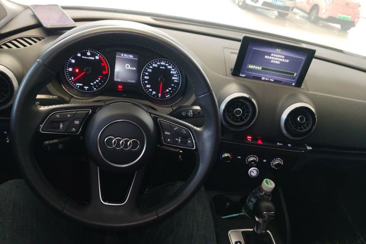 Used Audi A3 2020 Sportback 35 TFSI Fashion Edition China VI Emission Standard Center Console