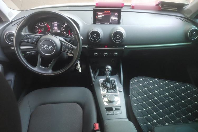 Used Audi A3 2020 Restyled Sportback 35 TFSI Entry-Level China VI Emission Standard Center Console