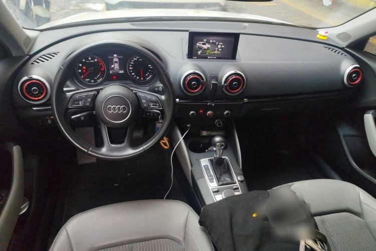 Used Audi A3 2020 Sportback 35 TFSI Fashion Edition China VI Emission Standard Center Console