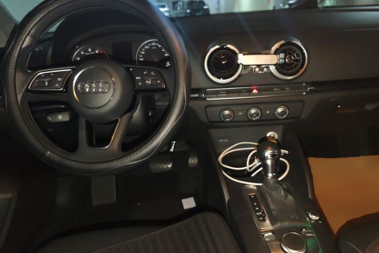 Used Audi A3 2020 Limousine 35 TFSI Fashion Edition China VI Emission Standard Center Console
