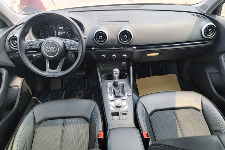 Used Audi A3 2020 Sportback 35 TFSI Fashion Edition China VI Emission Standard Center Console