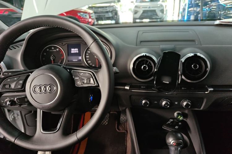 Used Audi A3 2020 Limousine 35 TFSI Fashion Edition China VI Emission Standard Center Console