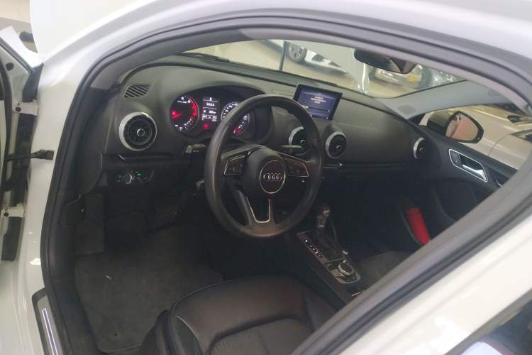 Used Audi A3 2020 Limousine 35 TFSI Fashion Edition China VI Emission Standard Center Console